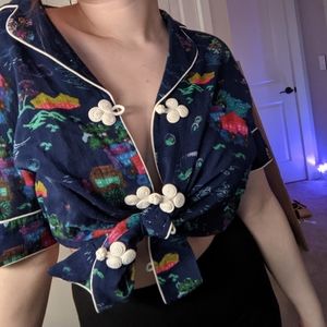 Rare! Button down top with a beautiful pattern!